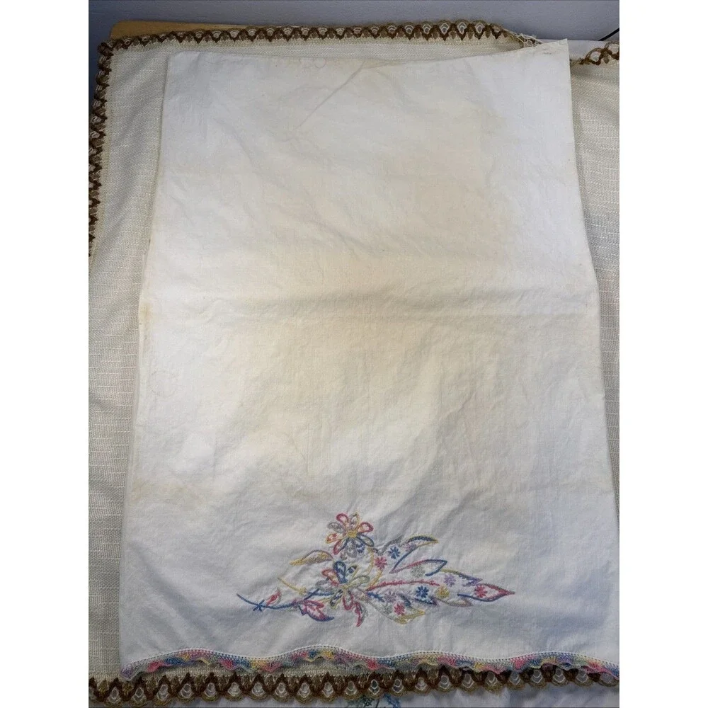 Embroidered Floral Pillowcase Set 2 Crochet Scalloped Edges Vintage Read